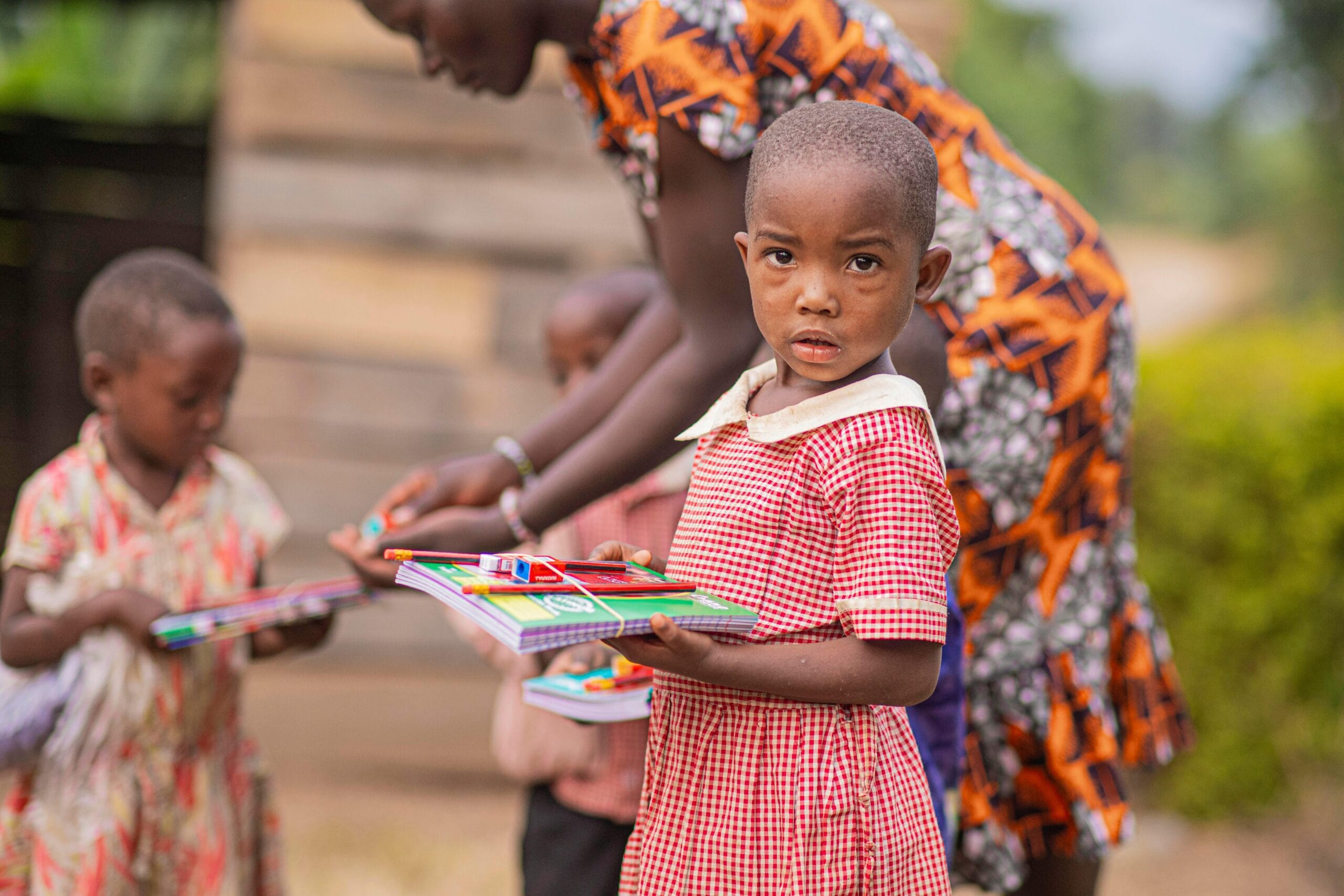 Children and volunteers of the Muchiri Gichuri Foundation bringing hope and change in Kenya